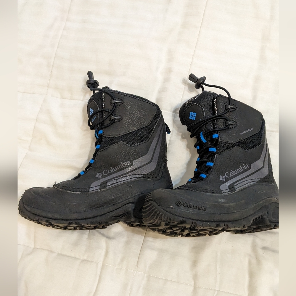 Columbia snow boots size 2